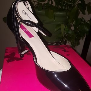 Black Pantent Leather Heels